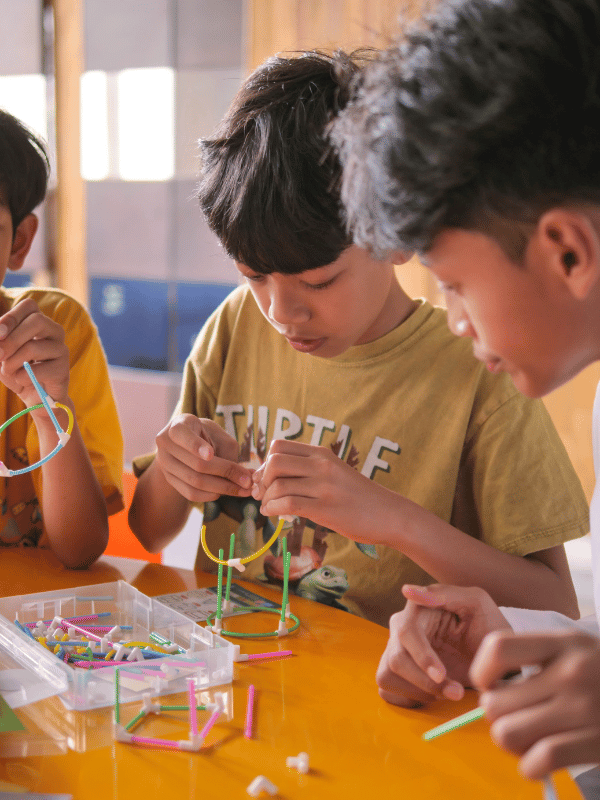Anak berlatih bersama Math Coach